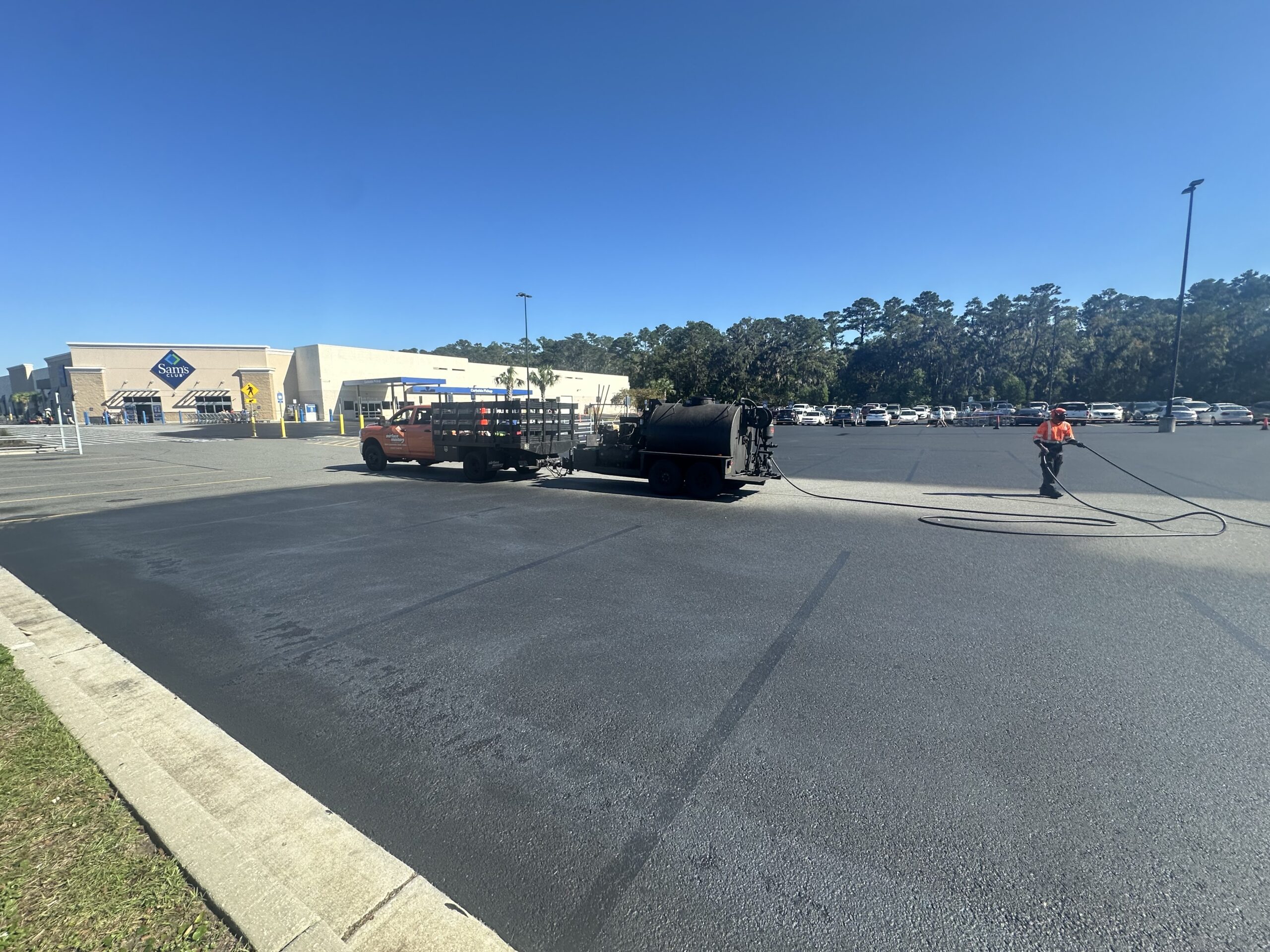 How Do Weather Conditions Impact Asphalt Pavement In Retail Chain Parking Lots?